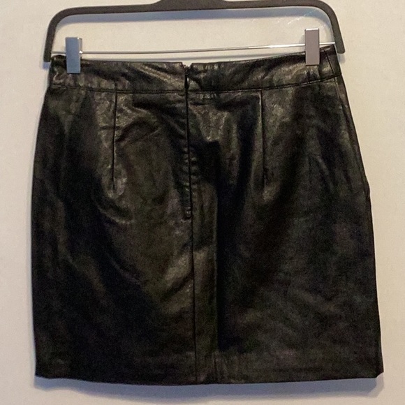 Forever 21 faux leather black mini skirt size small - Picture 3 of 6